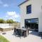 Villa Yana Bretagne Piscine Intérieure partagée et Spa Privatif 100m de la Plage