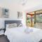 Aquamarine - modern & bright Huskisson townhouse