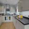 Avocet 2 Luxury Apartment with Pool and Parking