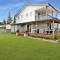 Whale Song - pet-friendly home steps to the beach