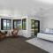 Seaside Escape - direct Collingwood Beach access