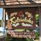 Kaleialoha 401 · KA 401 Spacious Studio w Mountain View Pool AC