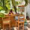 Maho Beach Bright Studio, Ocean View