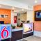 Motel 6-Bakersfield, CA - South - Bakersfield