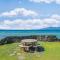 Kaleialoha 402 · KA 402 Spacious Studio Close to Ocean Heated Po