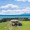 Kaleialoha 403 · Remodeled 1BD w Mountain Views Pool AC