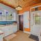 Aunt Beas Bungalow - Pet Friendly - Hot Tub - Screen Porch - Wifi - Fenced Yard - King Bed - Town