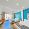 Holabay Resort