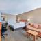 Econo Lodge Inn & Suites