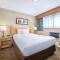 Econo Lodge Inn & Suites