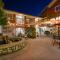 Econo Lodge Inn & Suites