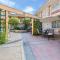 Econo Lodge Inn & Suites