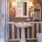 Opera Relais R&B Opera Relais R&B