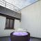 Design Penthouse Rooftop Loft, 190sq, 5 Beds, 2 Panorama Terrace, Hot Tub, 1min to Main Station- 5min to City Design Penthouse Rooftop Loft, 190sq, 5 Beds, 2 Panorama Terrace, Hot Tub, 1min to Main Station- 5min to City