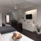 Bright Private Suite in Cabbagetown, Steps to Shops & Downtown Toronto
