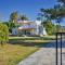 Villa Komorebi, the Private 3BR Grand Estate - 2500m2 Garden - Walk to Beach & Town