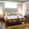 The Coolidge Corner Guest House: A Brookline Bed and Breakfast - Brookline