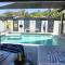 Ellies Holiday Escape - Pool, Romantic, Fireplace