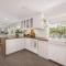 Modern Cottage with Short Walk to the River
