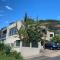 Maison Blue - Chic Garden Apartment - Pet Friendly