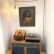 The Orange Door Bungalow- 2-BR w private yard, walkable to cafes & restaurants, 10 min to DT