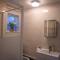 Quiet Studio with Workspace Shared Entrance for Contractors and Business Travellers