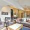 Mt. Victoria Lodge Penthouse Condo: Downtown, Hot Tub Mt. Victoria Lodge Penthouse Condo: Downtown, Hot Tub