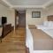 Two Seasons Coron Bayside Hotel
