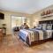 VS642 -Desert Hacienda - Alice Lodging