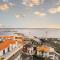 Beachfront Penthouse with Panoramic Ocean-View Terrace VIP Baia