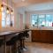 Springfield Place - 3 Bed Cent Reading - Long term savings - Free Parking