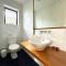 Cosy Raglan Studio - Walk to Beach and Village - Roberts St - Studio Downstairs