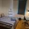 Oakleigh home with Two bedrooms and shared bathroom for guests