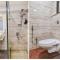 Super Townhouse Oak PTC Indore Junction