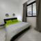 WHITE FLAT ALMADIES