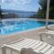 Mimice Bay Apartments