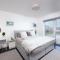 Swanpool View - Walk to Beach - Free WiFi & Parking - Sea & Lake Views
