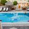 Birds Villa Apartments - Including Car Rental