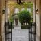 Le Pavillon de la Reine & Spa, Place des Vosges