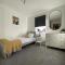 Bracknell Contemporary Stylish 3 bedroom in