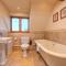 Silverwood Stylish House - Pass the Keys