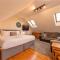 Silverwood Stylish House - Pass the Keys