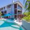 Kingfisher • Beachside 3BR • Heated Pool • Walk to Beach