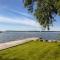 Ferienhaus Peeneblick - exklusives Traumhaus in Direktlage am Wasser mit Bootssteg und Aussensauna