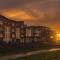 Panoramic Sea-View Family Appartment , Free Parking, Sleeps 6 , Walk to Beach, Station, & Town