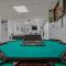 Blue Badger Cottage -Wifi, Fire Pit, Fireplace, Screen Porch, Game Room, King Bed, Grill