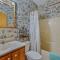 Blue Badger Cottage -Wifi, Fire Pit, Fireplace, Screen Porch, Game Room, King Bed, Grill