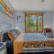 Blue Badger Cottage -Wifi, Fire Pit, Fireplace, Screen Porch, Game Room, King Bed, Grill