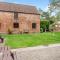 Little Barn - 16438
