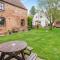 Little Barn - 16438